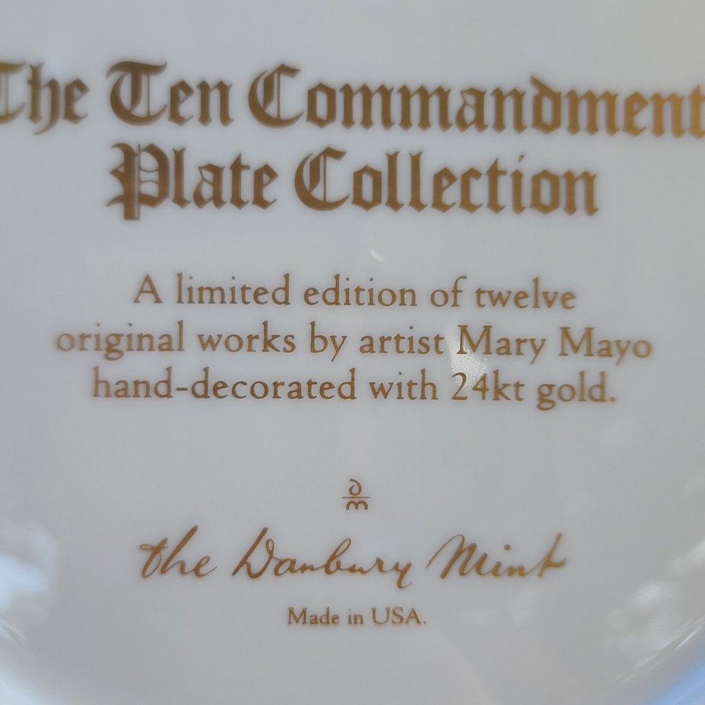 Moses Receives The Ten Commandments Ceramic Plate - Picture 5 of 6
